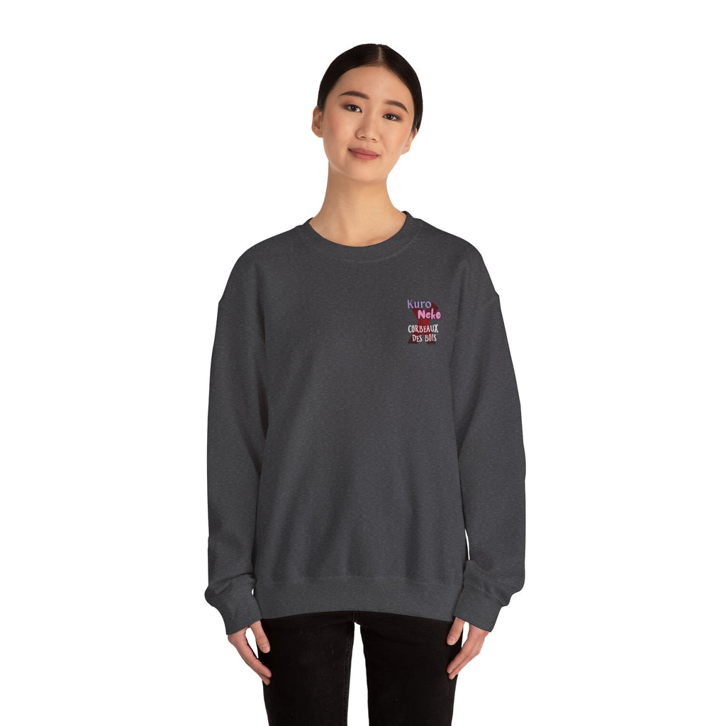 Sweatshirt Anime YORU porté par un modèle, style décontracté et gothique, idéal pour traquer les ombres.