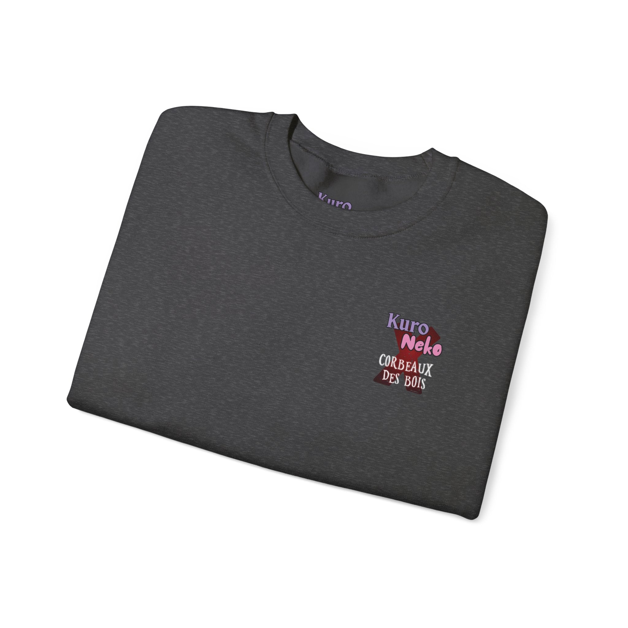 Sweatshirt Anime YORU plié avec le logo Kuro Neko et inscription Corbeaux des Bois.