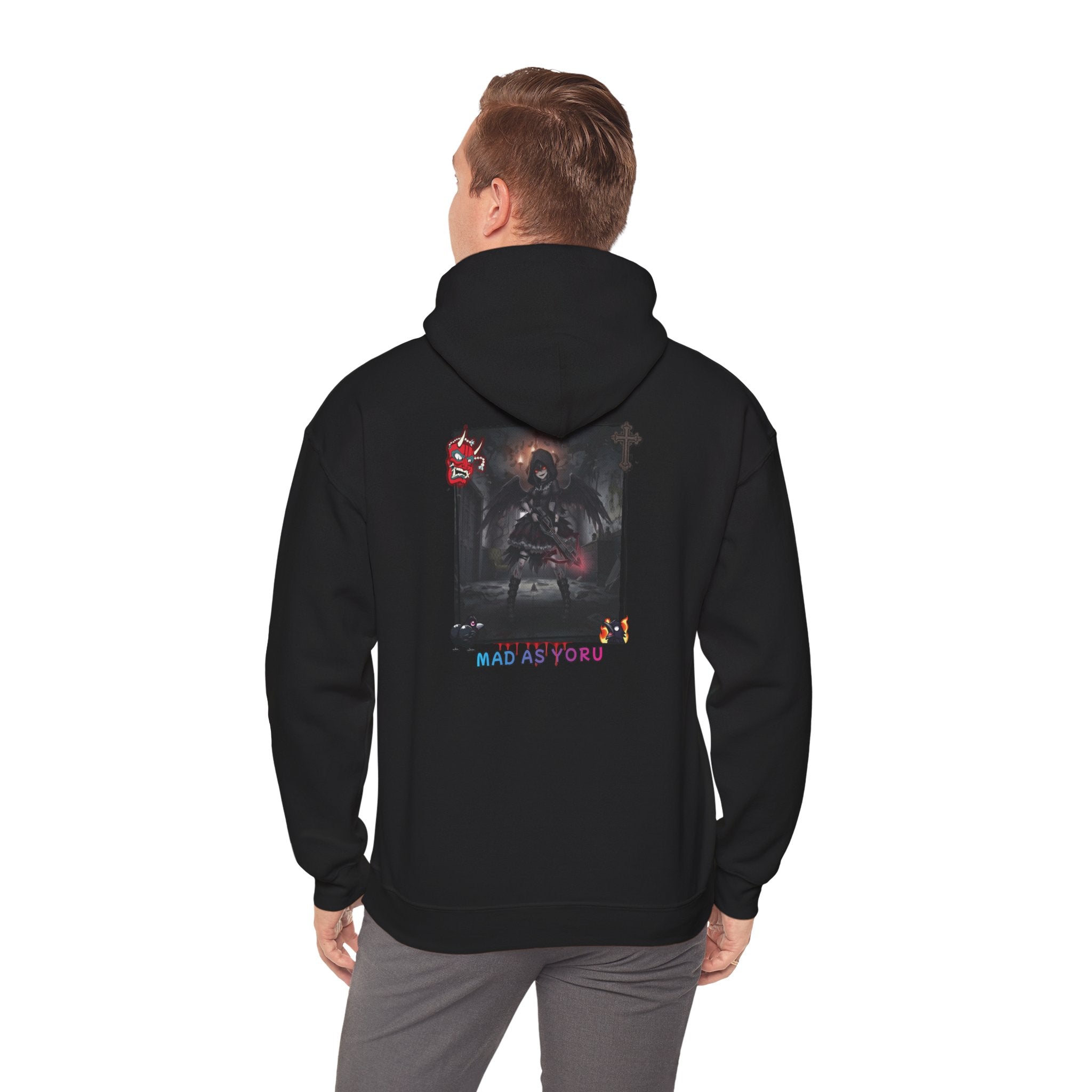 Homme portant un sweat à capuche anime YORU, design gothique et sombre, affichant le texte 'MAD AS YORU'.