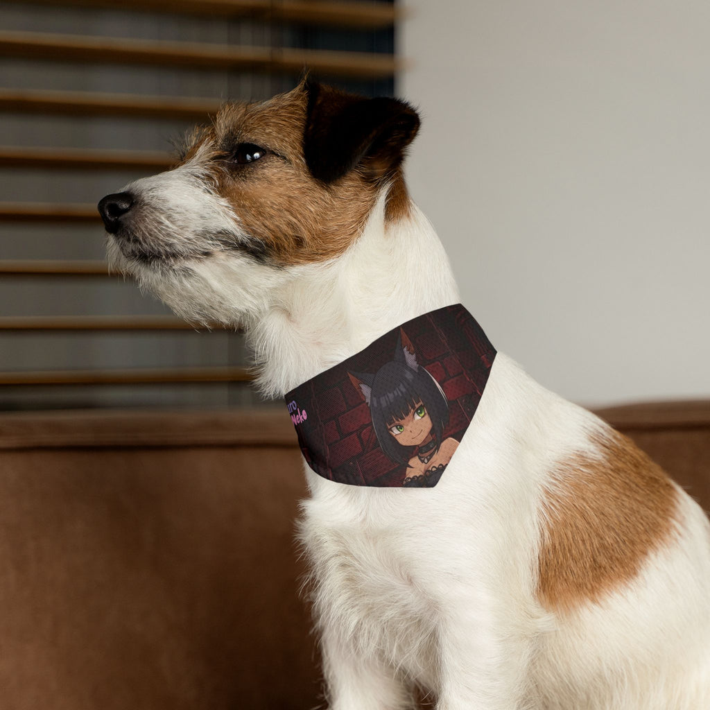 Collier bandana chat & chien Anime YAMI Louve Gothique porté par un chien, mettant en avant un personnage de style anime avec oreilles d'animaux. Kuro Neko Shop.