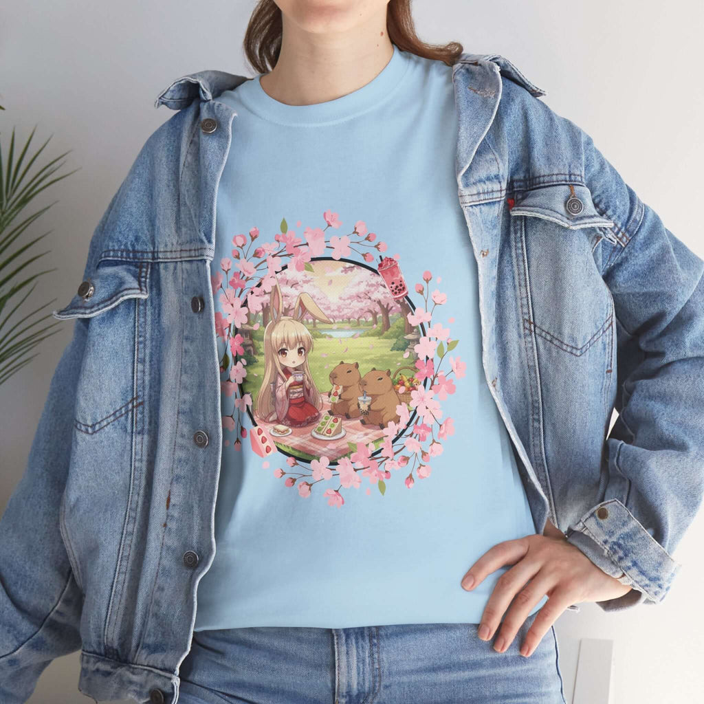 T-shirt Anime HARU Muse Chibi Pique-nique Sakura avec personnage kemonomimi et capybaras, Kuro Neko Shop.