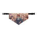 Collier bandana chat & chien Anime KAITO avec un personnage en costume et une foule d'admirateurs.