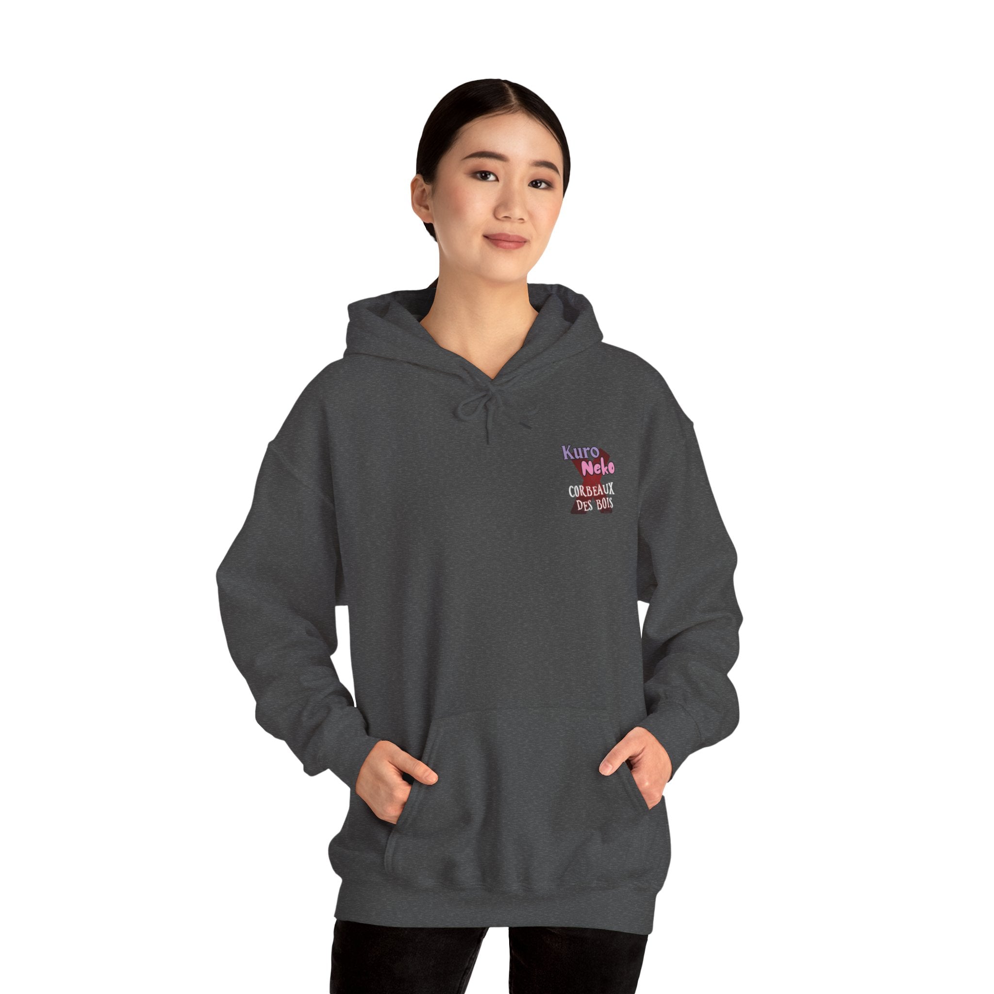 Sweat à Capuche Anime YORU, femme portant un hoodie dark avec poches, style confortable et tendance.