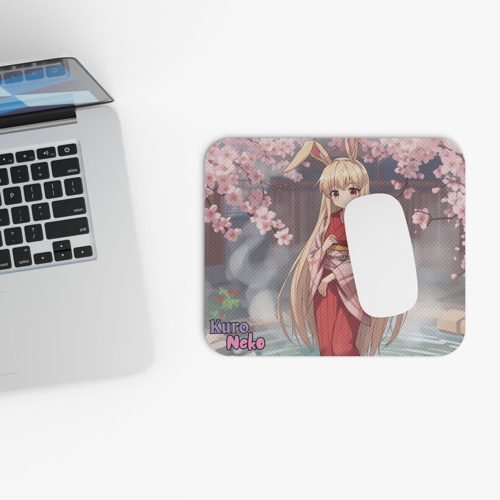 Tapis de souris Anime HARU avec design de lapine devant un onsen et des cerisiers en fleurs.