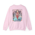 Sweatshirt Anime HARU avec illustration d'une muse lapine au bord d'un étang entouré de cerisiers en fleurs.