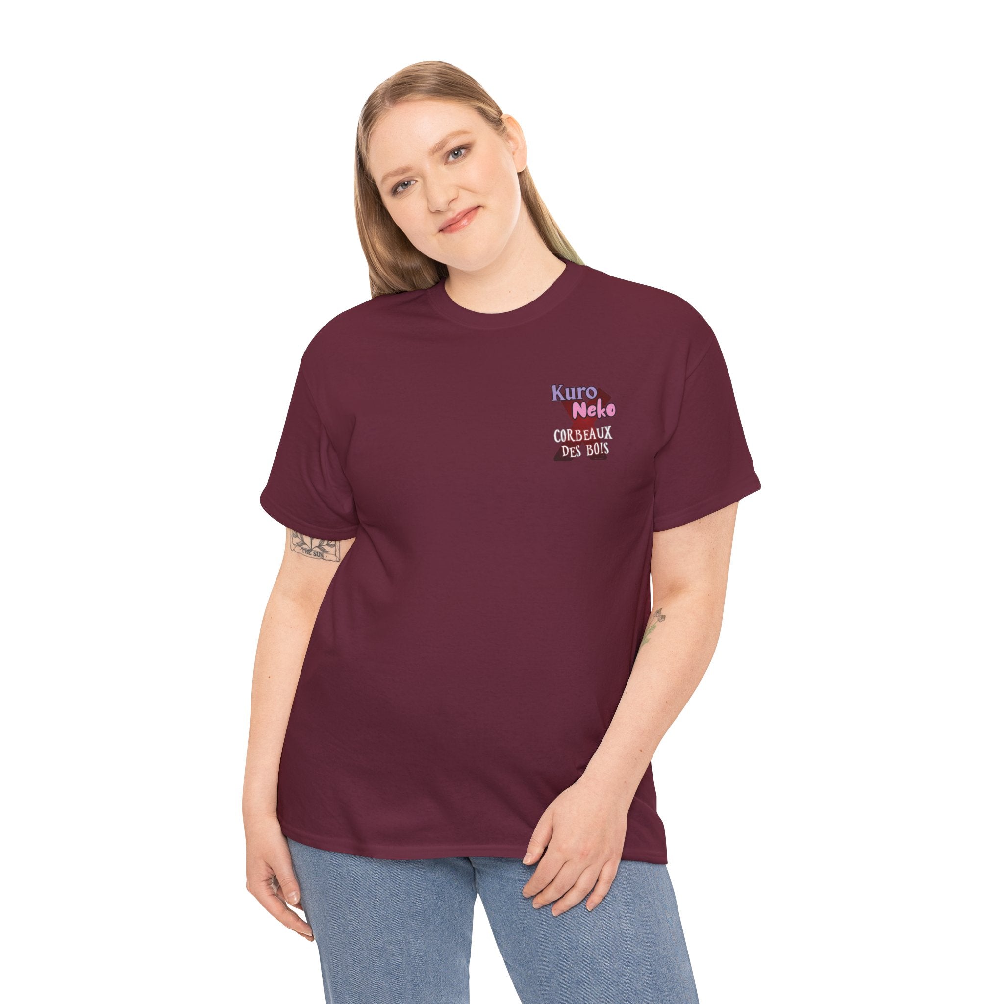 T-shirt Anime YORU en maroon avec design Kuro Neko, parfait pour les fans d'anime et de mode gothique.