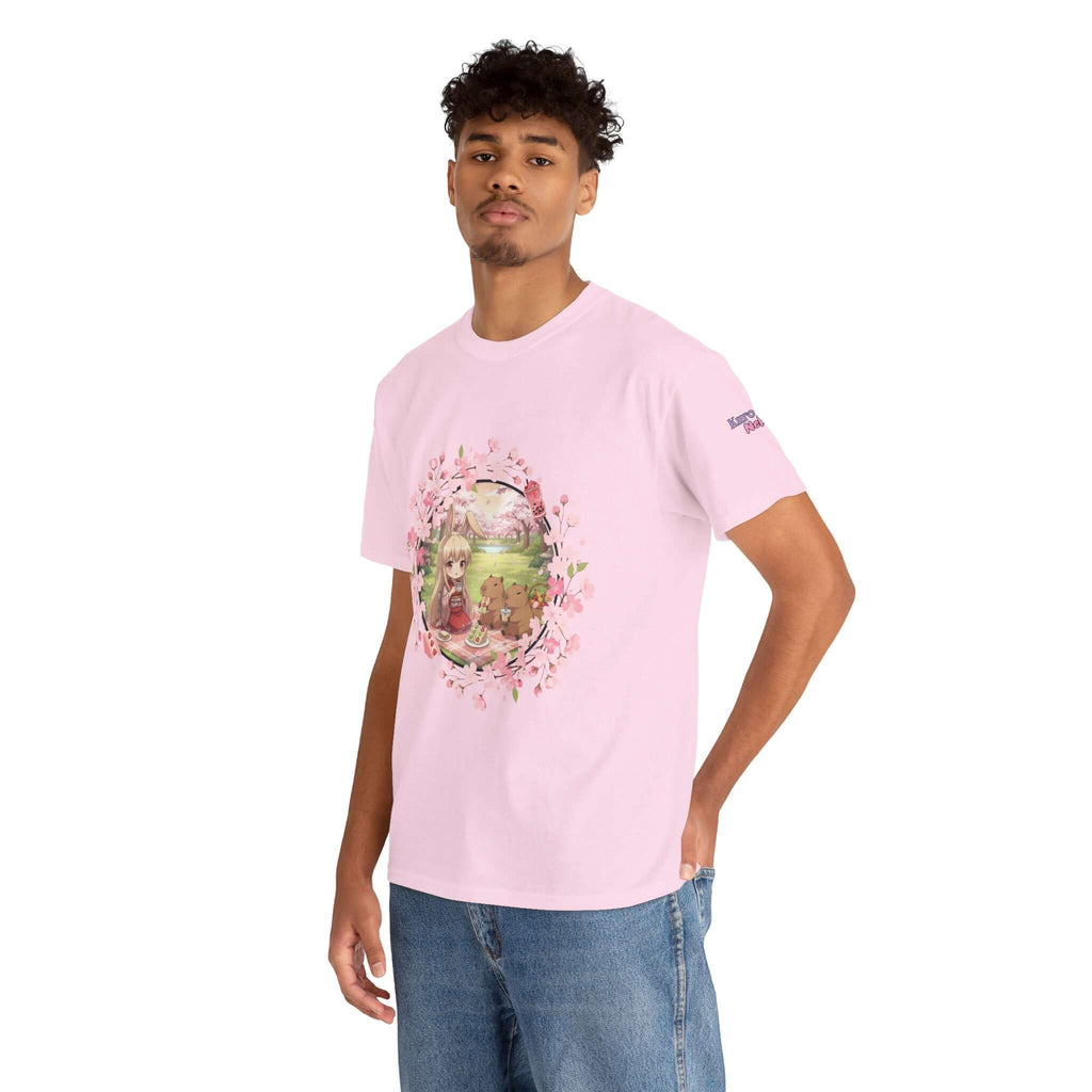 T-shirt Anime HARU Muse Chibi Pique-nique Sakura porté par un homme, montrant le design kemonomimi avec oreilles d'animaux, Kuro Neko Shop.