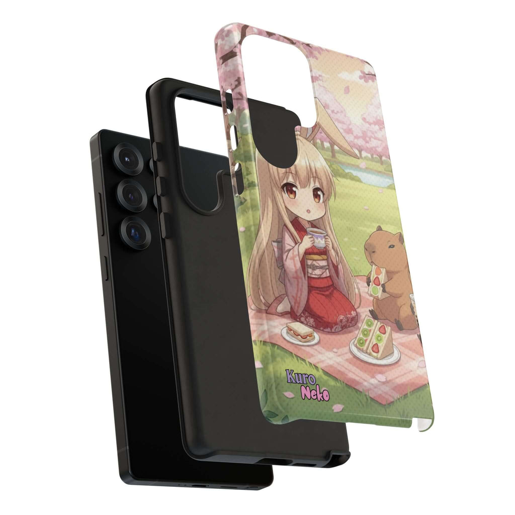 Coque de Téléphone Anime HARU Muse Chibi Pique-nique avec une fille portant des oreilles d'animaux et un ours, Kuro Neko Shop.