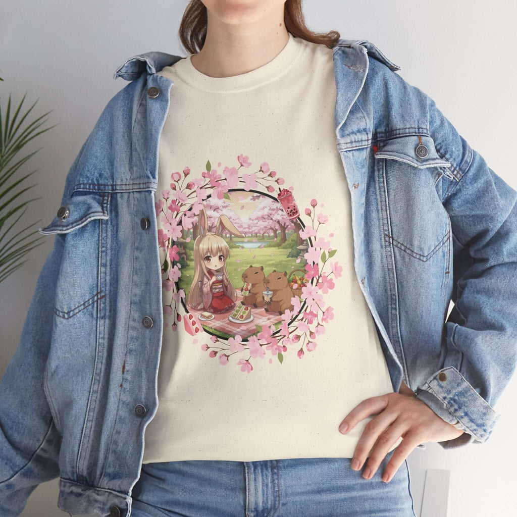 T-shirt Anime HARU Muse Chibi Pique-nique Sakura avec personnage kemonomimi et pétales de sakura, Kuro Neko Shop.