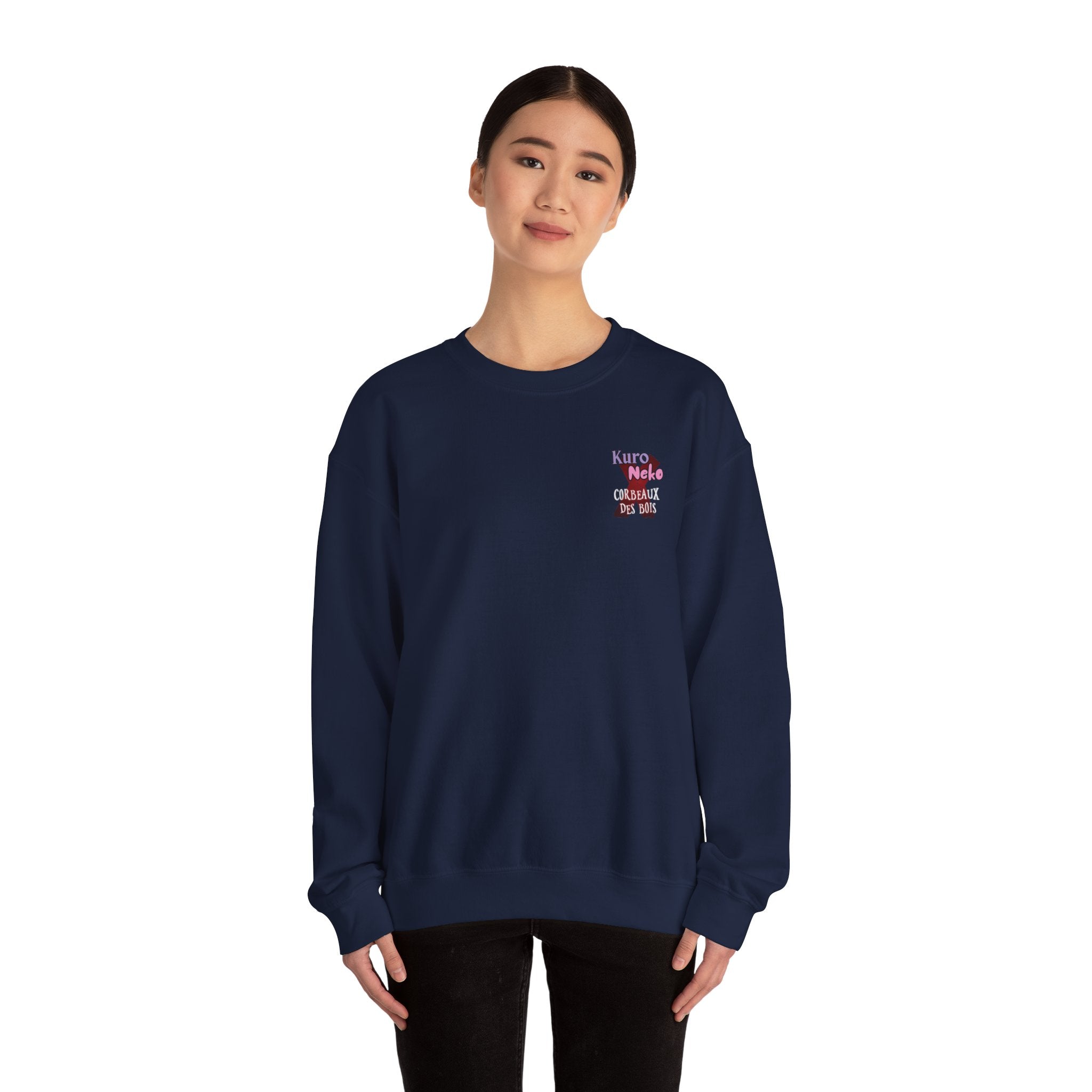 Sweatshirt Anime YORU présenté par un modèle, style gothique avec design créatif, couleurs sombres.