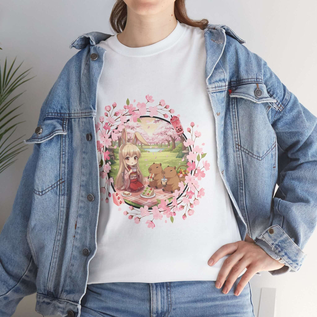 T-shirt Anime HARU Muse Chibi Pique-nique Sakura avec personnage kemonomimi et capybaras, Kuro Neko Shop.