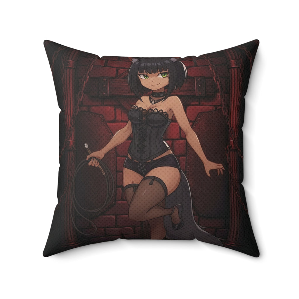 Coussin Carré Anime YAMI avec une illustration d'une femme mystérieuse dans un décor gothique.