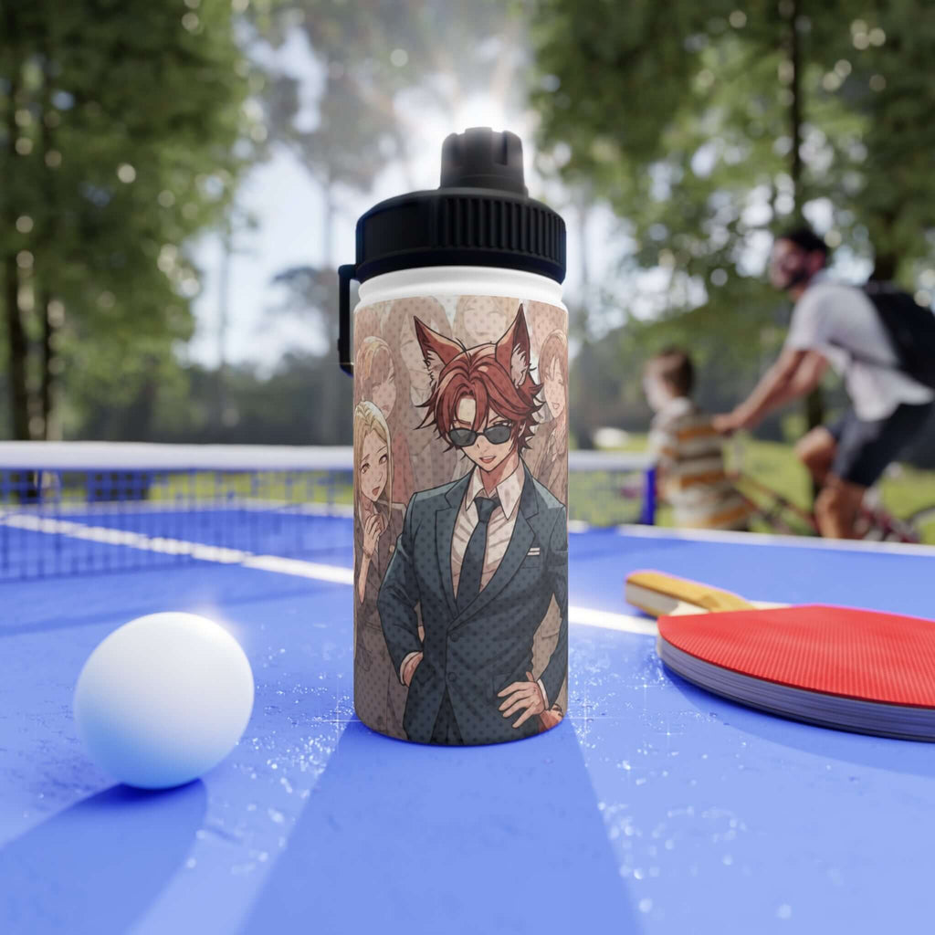 Gourde isotherme Anime KAITO au milieu d'une partie de table de ping-pong sur une table bleue.