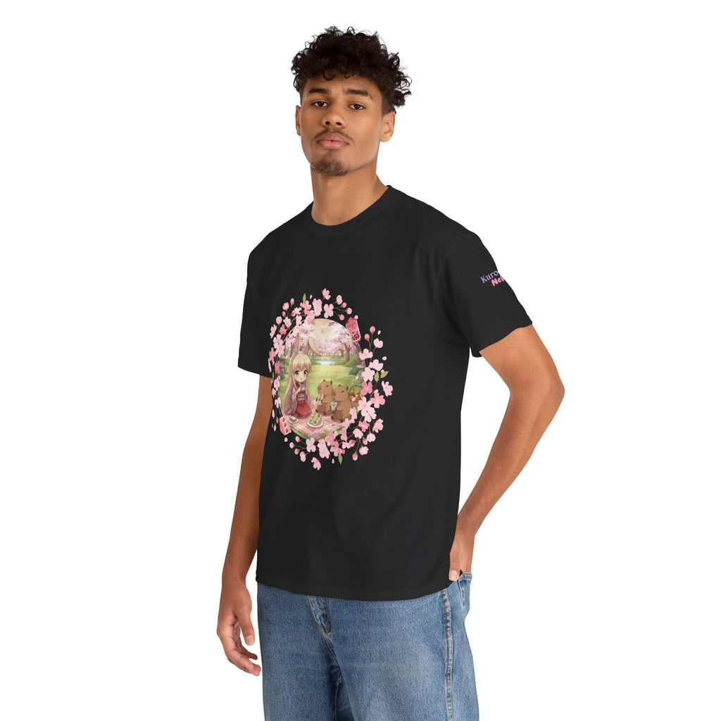 Homme portant un T-shirt Anime HARU Muse Chibi Pique-nique Sakura avec motifs de sakura, style anime, Kuro Neko Shop.