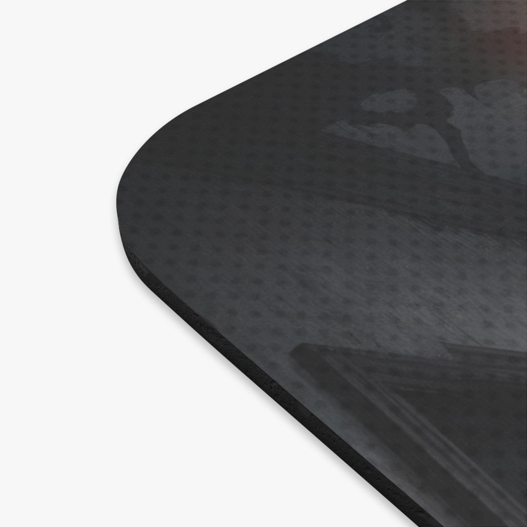 Détail du Tapis de Souris Anime YORU avec motif sombre, idéal pour les gamers et les fans d'anime.