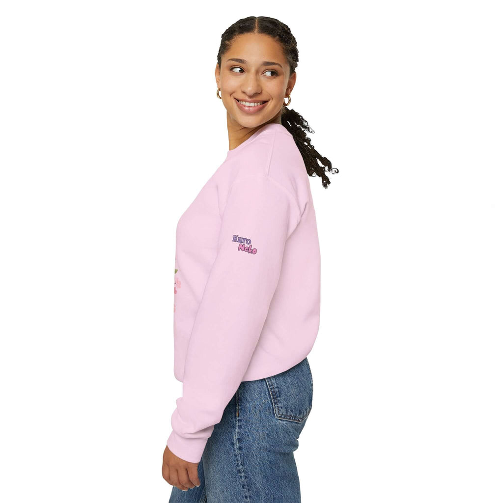 Sweatshirt Anime HARU Muse Chibi Pique-nique Sakura avec motifs kemonomimi, couleurs douces et logo Kuro Neko Shop.