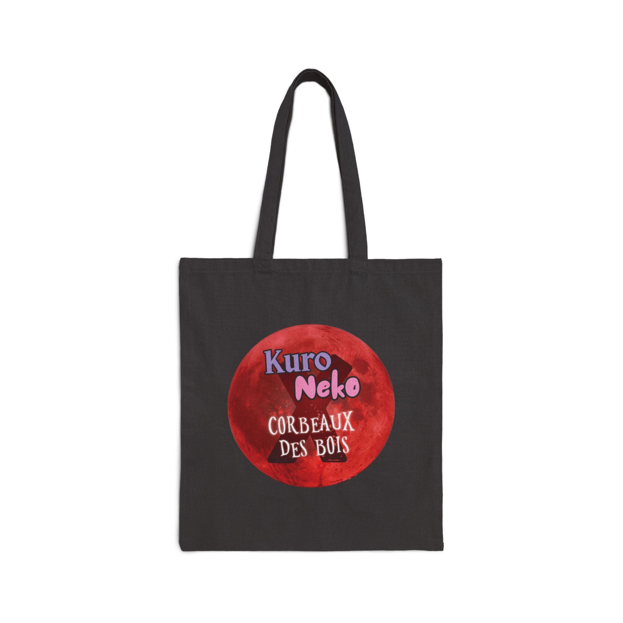Tote bag Anime YORU avec design Kuro Neko et corbeaux des bois sur fond rouge.