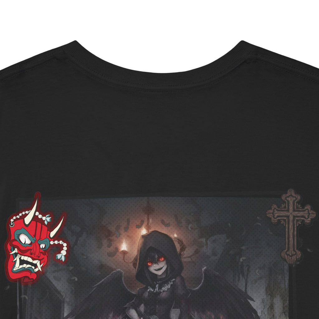 Détails du T-shirt Anime YORU montrant un design gothique avec des éléments sombres et une muse intrigante.