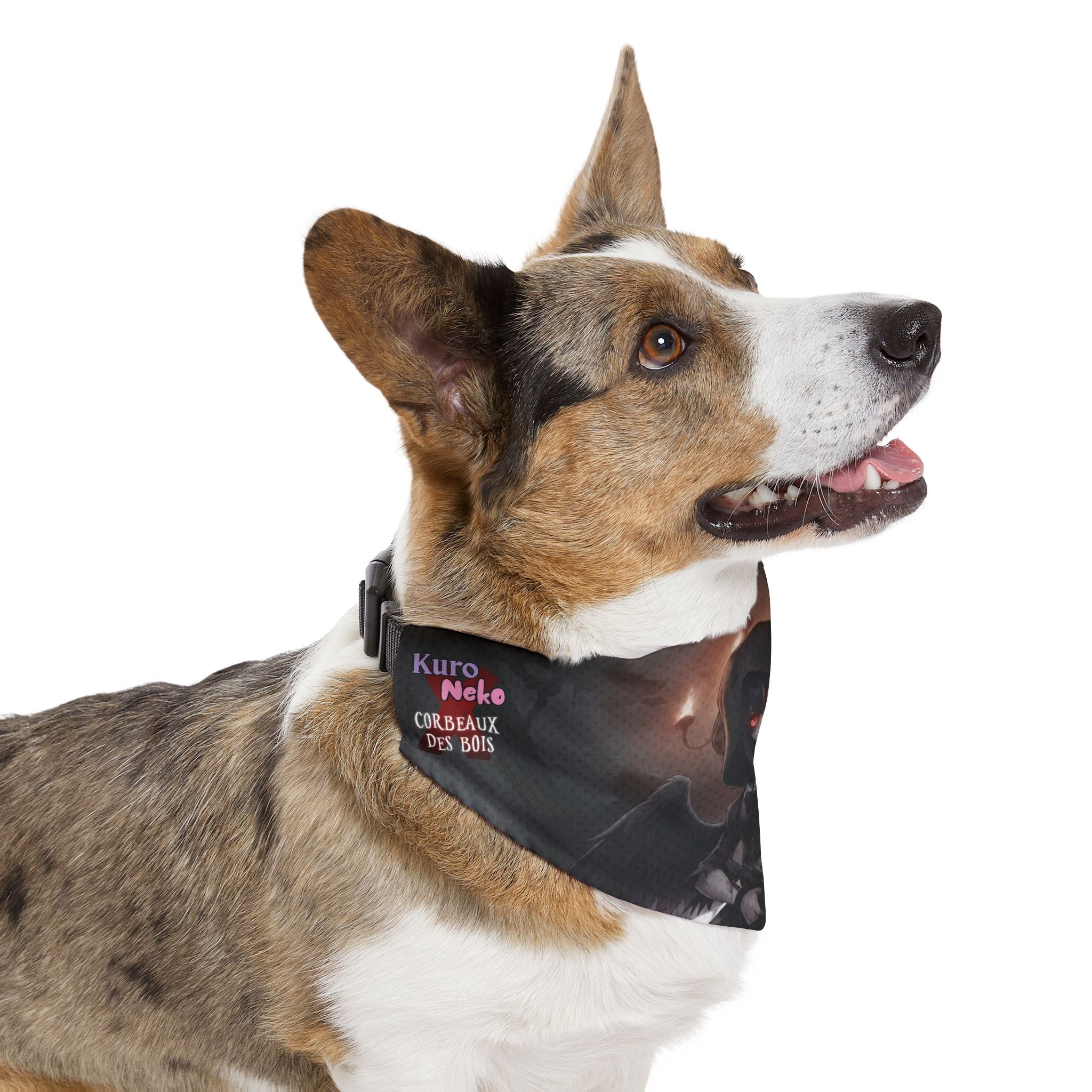 Collier bandana chat & chien Anime YORU sur un chien portant un foulard avec un design captivant.